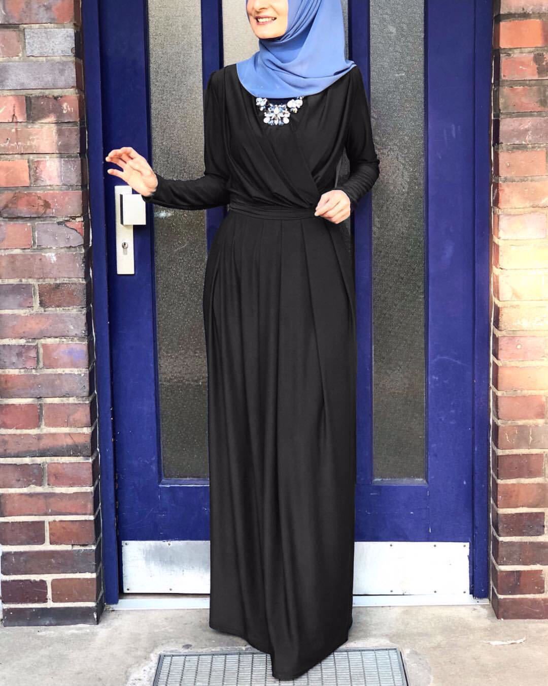Modern V-Neck Folded Abaya – Flowing Elegance