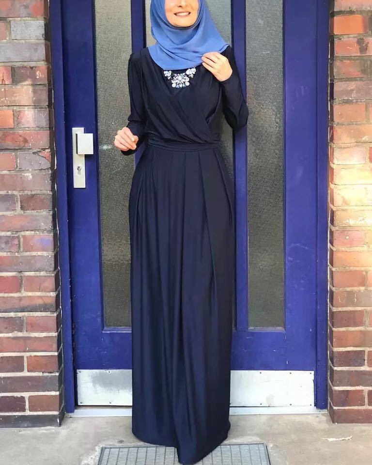 Modern V-Neck Folded Abaya – Flowing Elegance