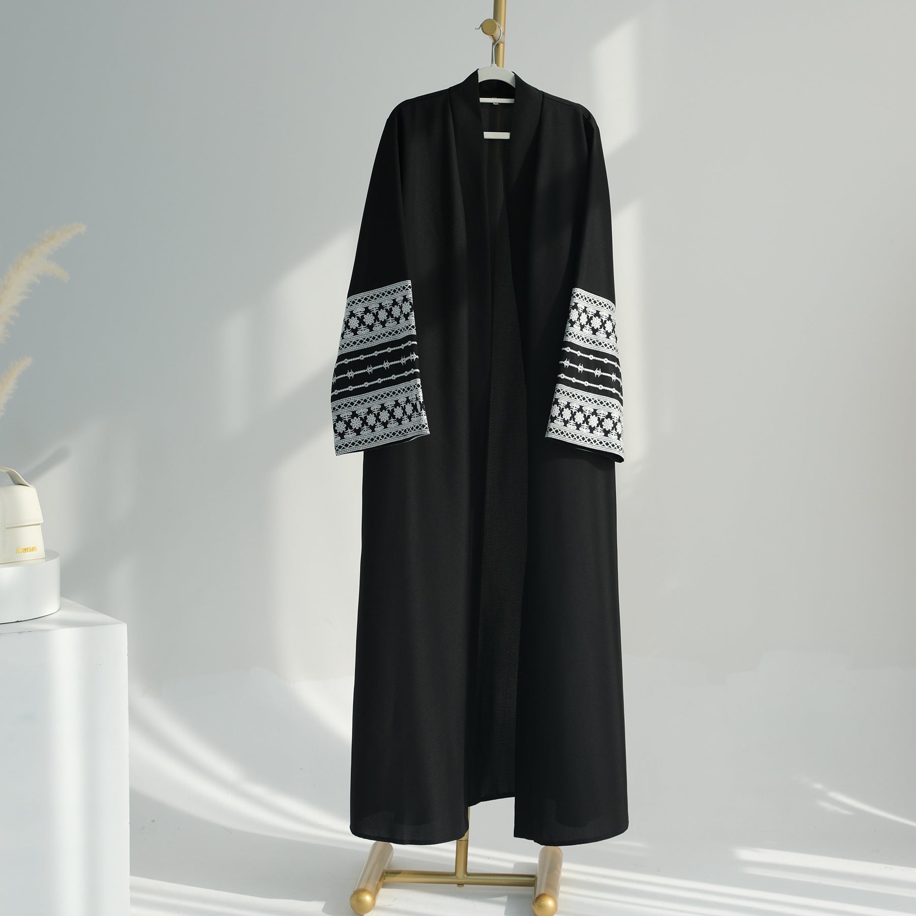Dubai Regal Touch Abaya – High-End Premium Fabric for Classy Look