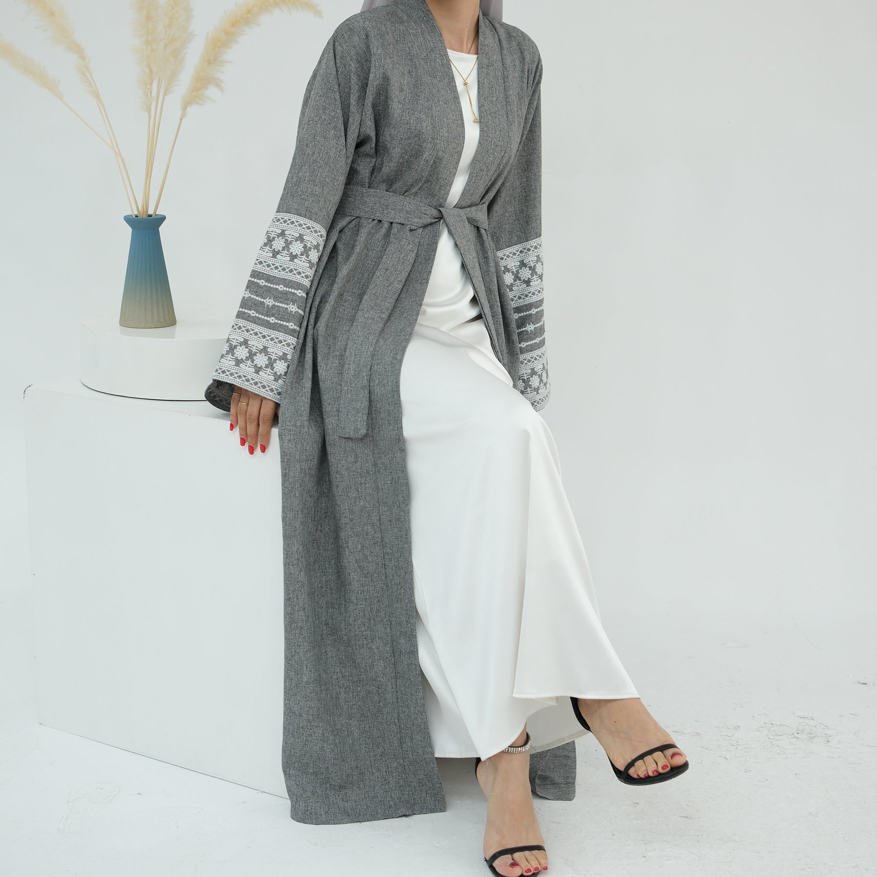 Dubai Regal Touch Abaya – High-End Premium Fabric for Classy Look