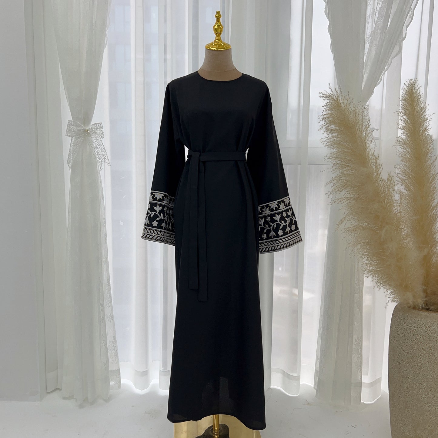 Middle East Turkey Dubai Embroidered Elegant Dress Robe